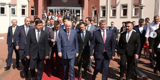 Milliyetçi Hareket Partisi Genel Başkanı Sayın Devlet Bahçeli Bartın Belediye Başkanı Cemal Akın'ı makamında ziyaret etti.