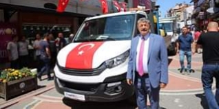 Bartın Belediyesi araç filosuna farklı birimlerde kullanılmak üzere kattığı 4 adet kamyonet ve 1 adet damperli kamyonu Bartın Kent Müzesi önünde düzenlediği törenle halkımızın hizmetine sundu.