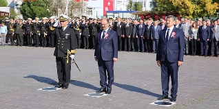 29 Ekim Cumhuriyet Bayramı'nın 96. Yılı Kutlamaları, İlimizde çelenk sunma töreni ile başladı.